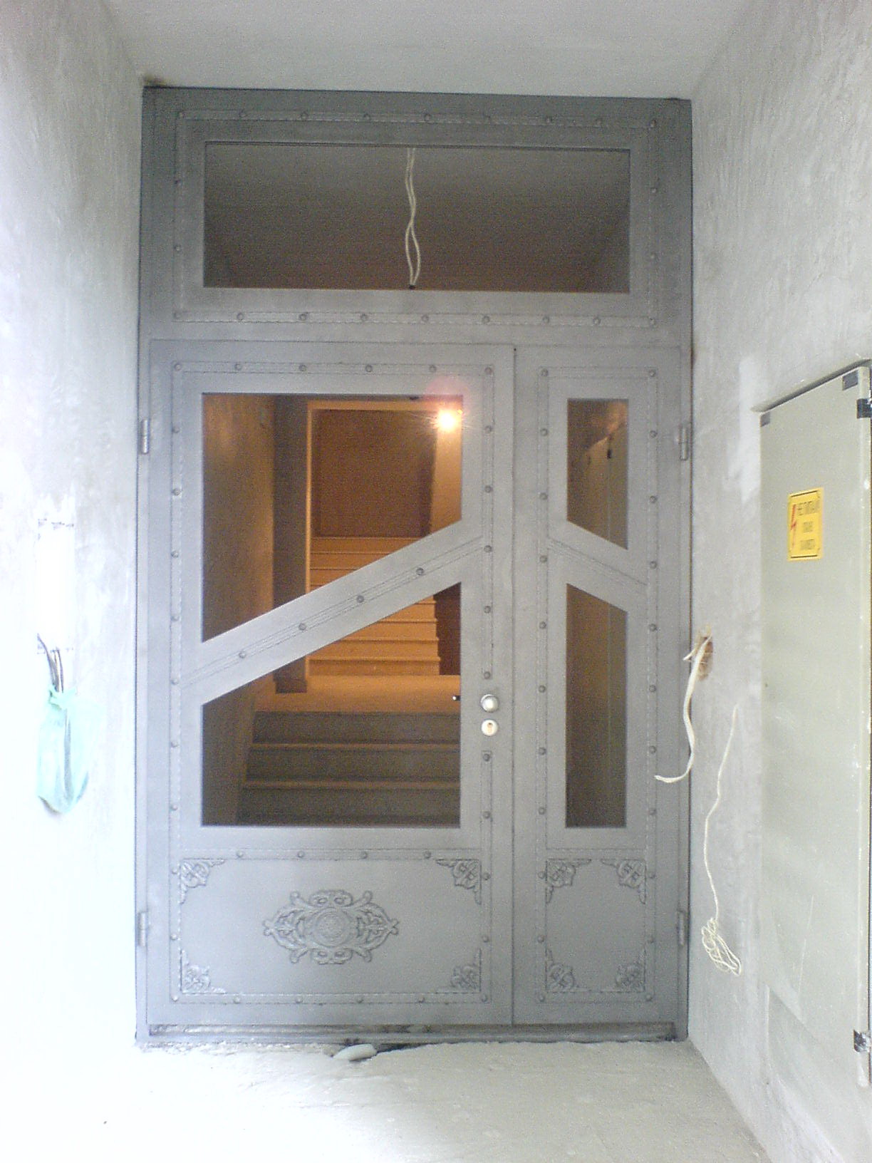 Здрави метални врати за входове