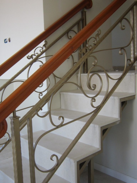 Бели метални стълби - Бор Инвест
