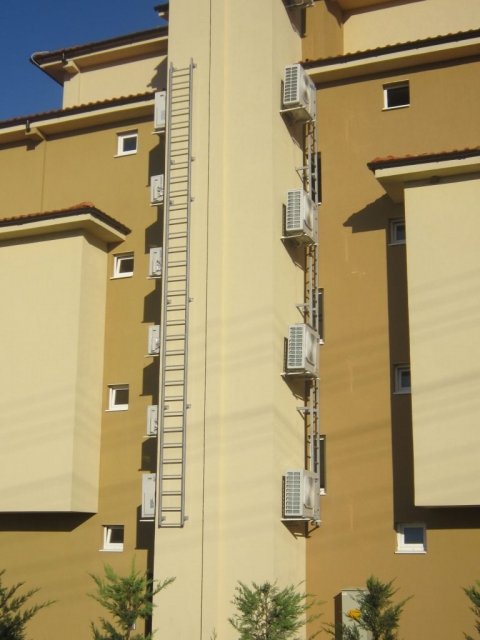 метални стълби за аварийни изходи