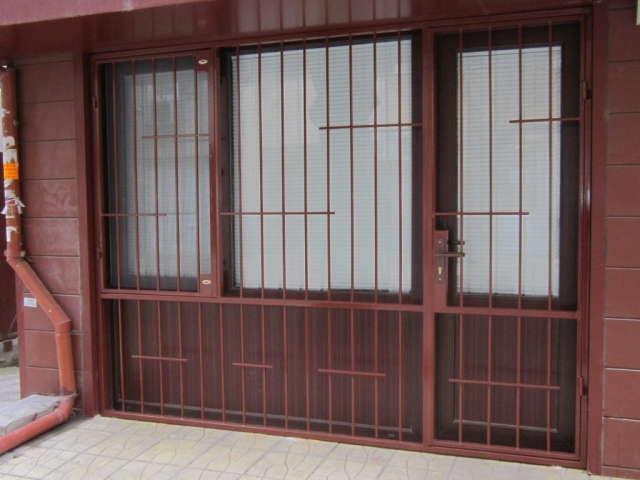 Метални охранителни решетки за магазини от Метални конструкции БорИнвест