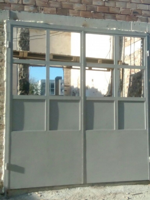 Сиви метални врати за гараж
