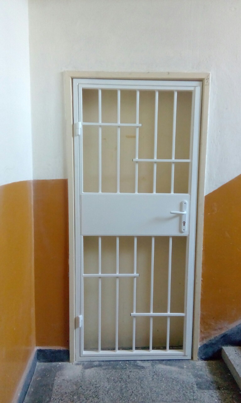 Метални врати за сервизни помещения